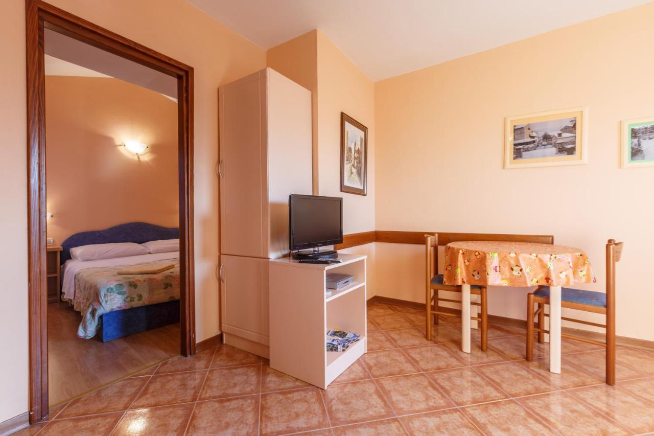 Apartamento Alda-App Funtana Exterior foto
