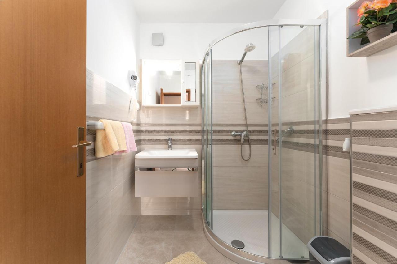 Apartamento Alda-App Funtana Exterior foto
